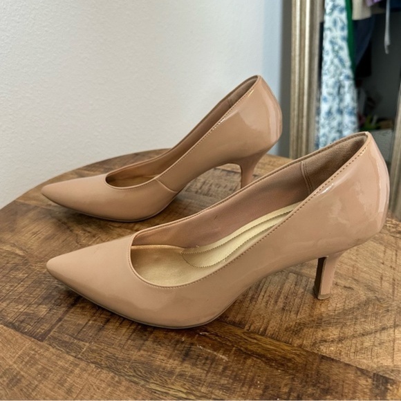 Comfort Plus by Predictions Janine Nude Patent Pointy Toe Heels - Picture 4 of 9